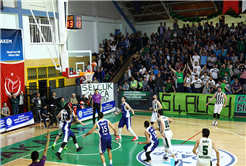 Dev Adamlar seriye galibiyetle başladı