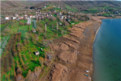 Sapanca Gölü’nün kıyılarında kaçak iskele kaldırma sürecinin ikinci etabı başladı