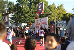 Sokakta basketbol şöleni: Tribünler doldu, heyecan zirve yaptı