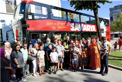 Turizm otobüsüyle şehir turu: Unutamayacakları bir gün yaşadılar
