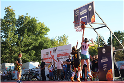 Sokakta basketbol şöleni: Tribünler doldu, heyecan zirve yaptı