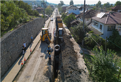 Akyazı’da devam eden 9 bin metrelik altyapı projesinde 6 ekip aynı anda çalışıyor