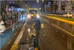 SASKİ, kuvvetli yağışa karşı tüm imkanları ile sabaha kadar sahadaydı