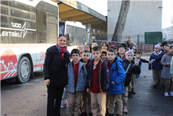 Çocuklardan yerinde toplu taşıma ve ulaşım incelemesi