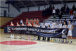 Son saniye basketiyle sezonun ilk galibiyeti geldi: 76-75