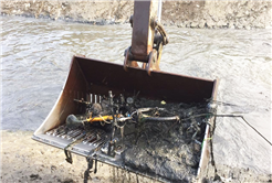 Büyükşehir Çark Deresi’ni temizliyor