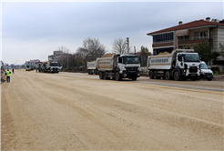 Şehir merkezinin beklediği bağlantı yolunda üstyapı çalışmalarına geçildi