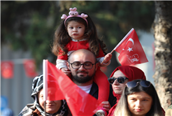 Yusuf Alemdar bulvara sığmayan bayram coşkusuna ortak oldu: “İlelebet nice yüzyıllara…”