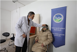 Tıp Merkezi’nde çiçeklerle karşılayıp hem sağlığa hem de maneviyata şifa oldular