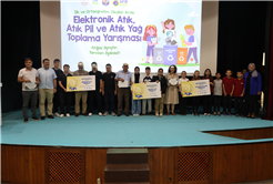 Sakarya’da öğrenciler ayrışan her atıkla geleceğe umut taşıdı