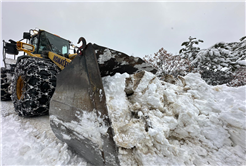 Büyükşehir duraksız kar mesaisiyle grup yollarının tamamını ulaşıma açtı