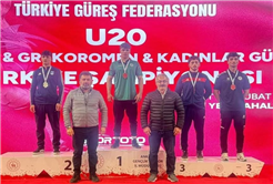 Büyükşehirli güreşçilerden Ankara’da madalya yağmuru