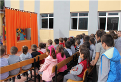 Büyükşehir şehrin her köşesinde çocuklara ‘Bir Hikâye Bin Neşe’ götürüyor