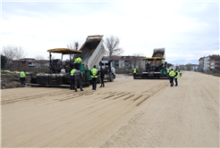 Şehir merkezinin beklediği bağlantı yolunda üstyapı çalışmalarına geçildi