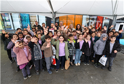 Sakarya'da çocukların 'ufkuna' ışık olacak edebiyat fuarı başladı: İlk günden binlerce misafir akın etti...