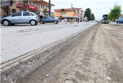 Büyükşehir Şehit Mehmet Karabaşoğlu Caddesi’nde üstyapı çalışmalarına başladı