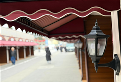 Geleneksel hale gelen Kitap Sokağı Ramazan’a hazırlanıyor