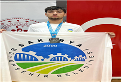 Büyükşehir’in başarılı sporcuları Diyarbakır’da kürsüye çıktı