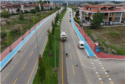 Büyükşehir ekipleri yağışın bıraktığı çamur ve tozları temizliyor