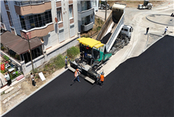 Büyükşehir Karasu’da sahil trafiğini rahatlatacak caddede asfalt çalışmalarına başladı