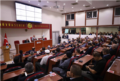 Büyükşehir Meclisi’nde tarihi karar: 153 kırmızı dolmuş taksiye dönüşüyor