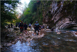 Kuzeyin tabiat harikaları arasında unutulmaz bir sonbahar yürüyüşü