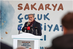 Sakarya'da çocukların 'ufkuna' ışık olacak edebiyat fuarı başladı: İlk günden binlerce misafir akın etti...