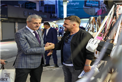 Başkan Yusuf Alemdar vatandaşla kucaklaşıp bayramlaştı: “Memlekete hizmet bizim için en büyük bayramdır”