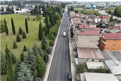 Arifiye Atatürk Caddesi’nde geceden sabaha uzanan asfalt mesaisi: Yepyeni bir görünüme kavuşuyor