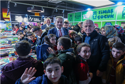 Sakarya'da çocukların 'ufkuna' ışık olacak edebiyat fuarı başladı: İlk günden binlerce misafir akın etti...