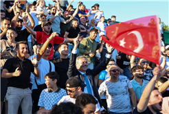 Milli maç heyecanı yine Millet Bahçesi’ndeki dev ekranda