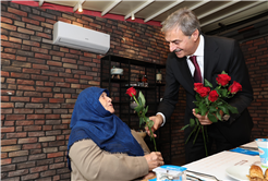 Yusuf Alemdar eli öpülesi büyüklerle kucaklaştı: “Sizlere hürmeti geleceğe miras bırakacağız”