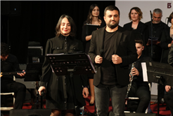 Öğretmen ve öğrencilerden Türk Halk Müziği dinletisi