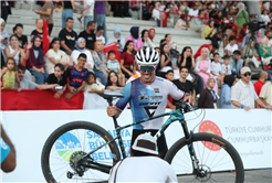 Şampiyon pedallar MTB Dünya Kupası’nda nefes kesti