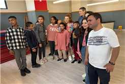 Engelsiz hobi atölyelerinde özel öğrenciler arkadaşlıklarını pekiştiriyor