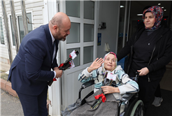 Tıp Merkezi’nde çiçeklerle karşılayıp hem sağlığa hem de maneviyata şifa oldular