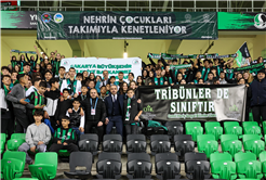 Yusuf Alemdar’dan gençlerle tribünden paylaşım: “Hep birlikte Sakaryaspor’un yanındayız”