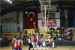Büyükşehir Basket Lidere Geçit Vermedi