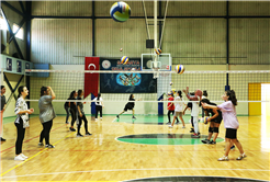 Sakarya’da çocuklar yaz tatilini sporla iç içe geçirecek: Futboldan yüzmeye, tenisten, basketbola…