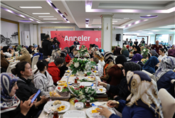“Merhametin ve fedakârlığın adı annelerimize bir ömür adasak az gelir”