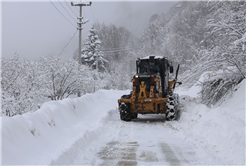Büyükşehir 24 saat kar mesaisinde: 17 grup yolundan 10’u ulaşıma açıldı