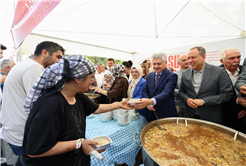 Muharrem ayının bereketi Büyükşehir’in aşure ikramıyla paylaşıldı