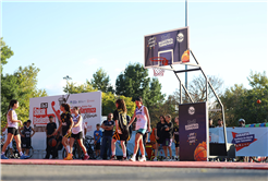 Sokakta basketbol şöleni: Tribünler doldu, heyecan zirve yaptı