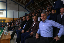 Dev Adamlar şampiyonluğa koşuyor