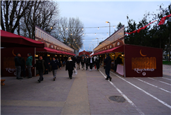 Sakarya’da bir Ramazan klasiği ve Büyükşehir’in geleneği Kitap Sokağı kapılarını açtı