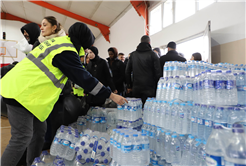 Büyükşehir'in yardımları ilk saatlerde binlere ulaştı: "Bu acıyı en iyi Sakarya anlar"