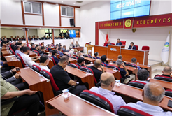 “Metrobüs hattı popülist bir anlayışla değil, enine boyuna çalışılmış bir yatırımdır”