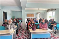 Büyükşehir’in “Kadın Kadına” buluşmaları Akyazı’da devam etti