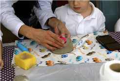 SAMEK atölyelerinde minikler seramikle, gençler tezhiple tanıştı