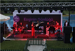 Ezginin Günlüğü konseriyle Millet Bahçesi’nde müzik şöleni yaşandı